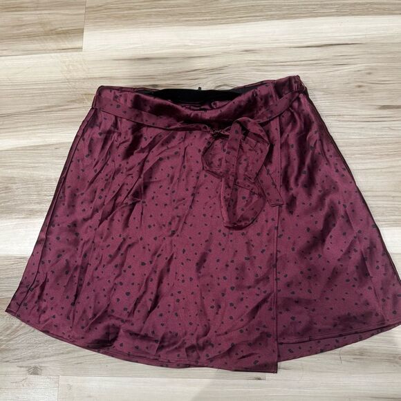 Abercrombie and Fitch Maroon Polka Dot Satin Wrapped Mini Skirt Women’s Small - Picture 1 of 3
